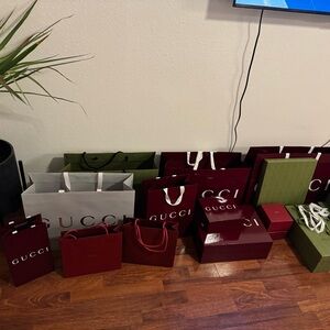 Gucci Shopping bags and boxes